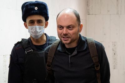 Prominent Kremlin critic goes on trial on treason charges