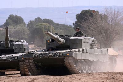Ukraine troops wrap up Leopard tank training in Spain