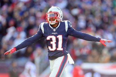 Twitter reacts to Patriots re-signing CB Jonathan Jones