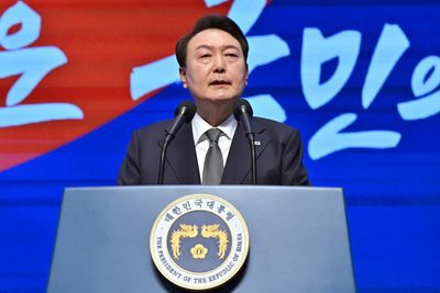 Japan, S. Korea summit must overcome history to renew ties