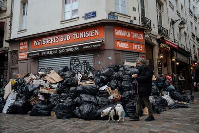 Garbage tarnishes Paris luster as pension strike continues