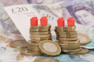 Value of new mortgage lending falls by quarter in a year, figures show