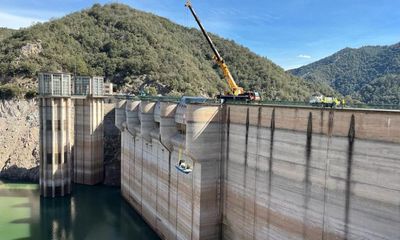 Catalonia launches operation to clear fish from reservoir to save drinking water