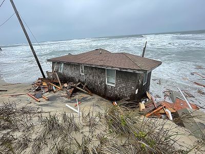 House collapses into ocean on North Carolina's Outer Banks