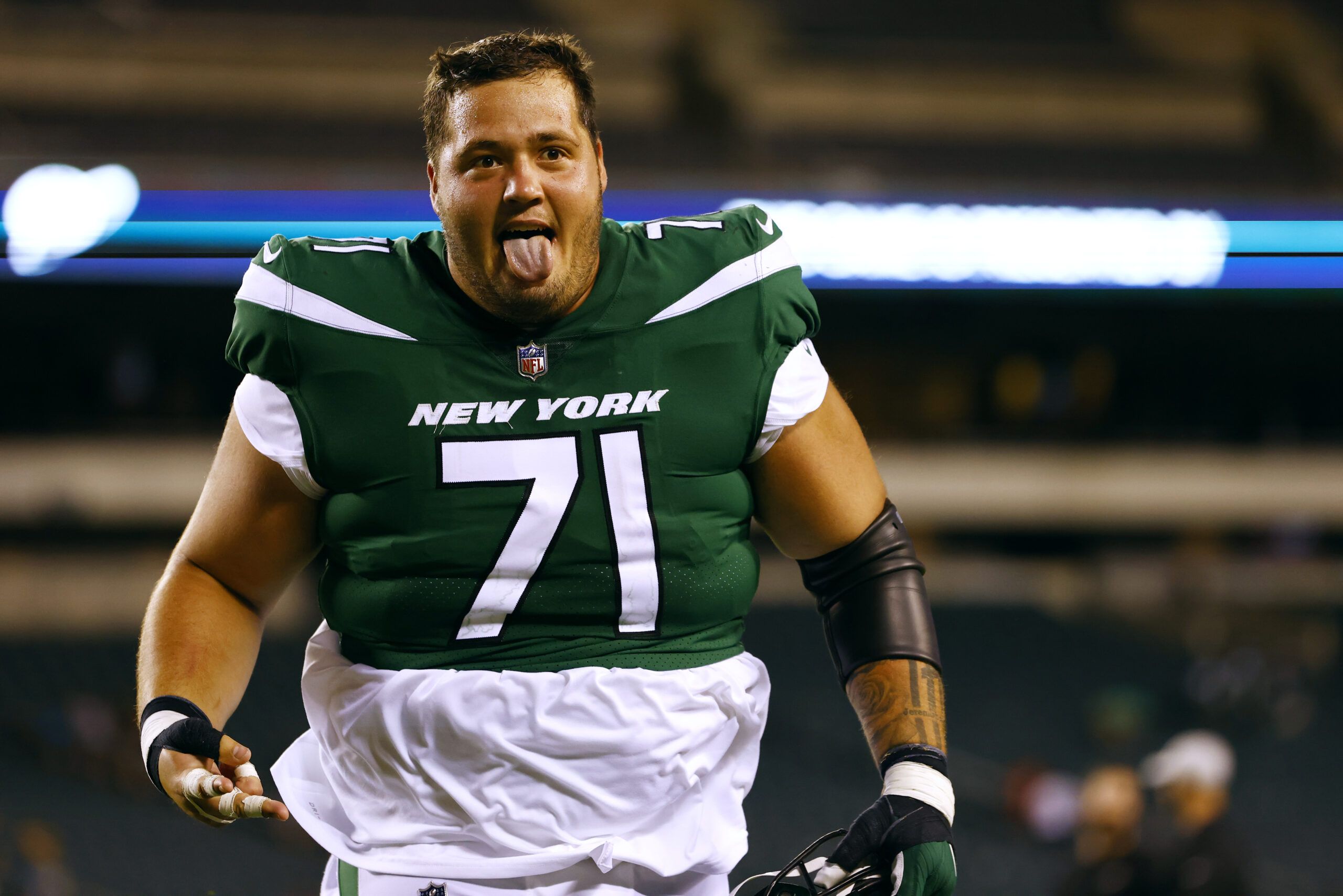 Steelers agree to terms with free agent G Nate Herbig