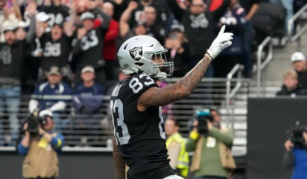 The #Giants acquired TE Darren Waller from the #Raiders in