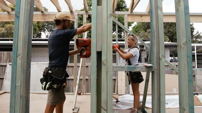 Pioneering group of women blazing a trail amid growing demand for female tradies in construction sector