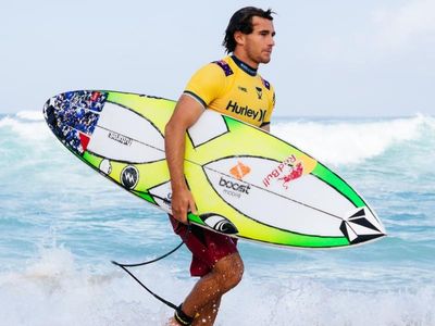 Robinson falls in barrel-fest final but keeps surf lead