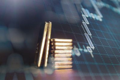 Gold resilient amid US banking tension
