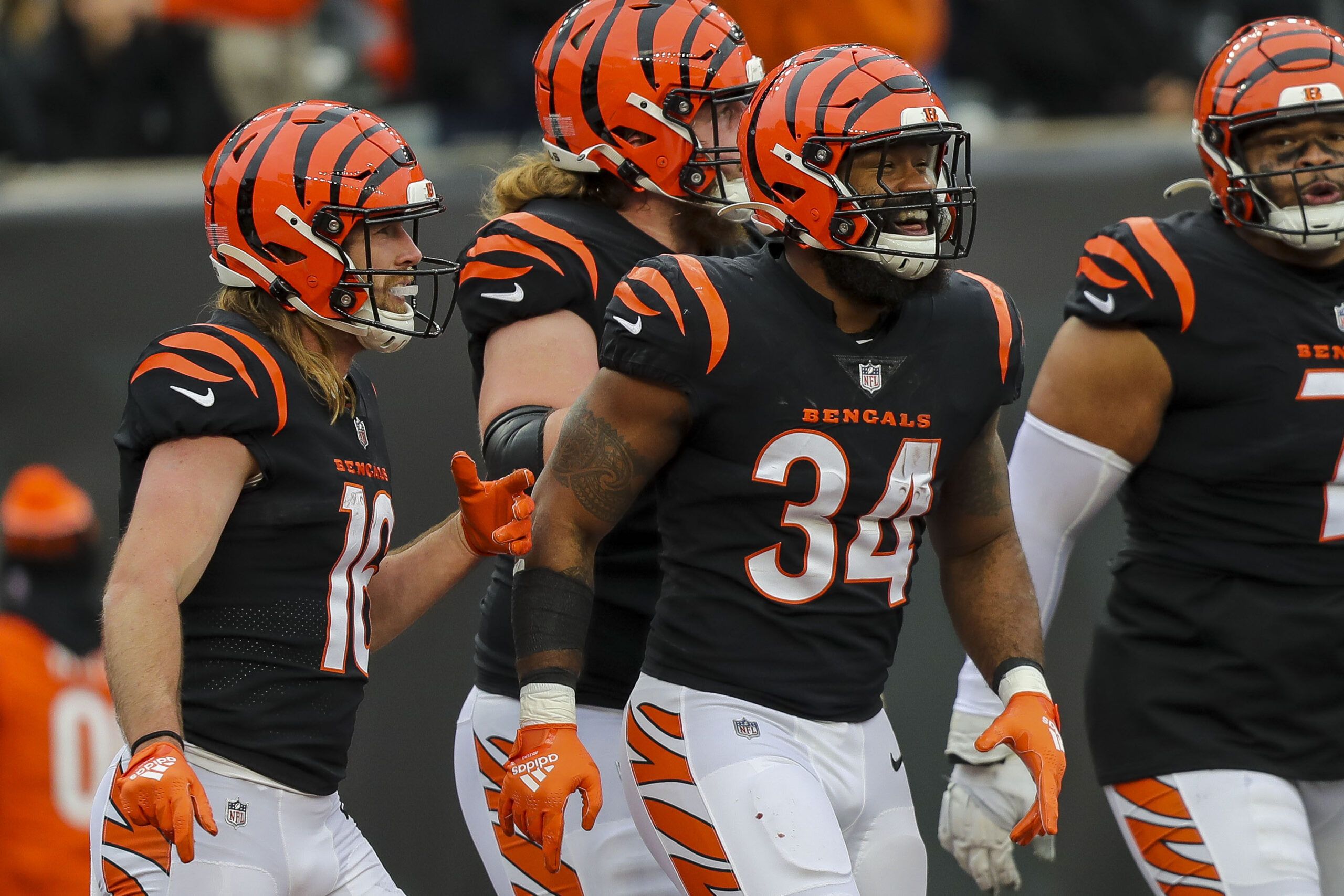 Bengals’ best free agent options to replace Samaje…