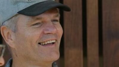 Golfer struck by lightning north of Brisbane likely saved by partner giving CPR, family says