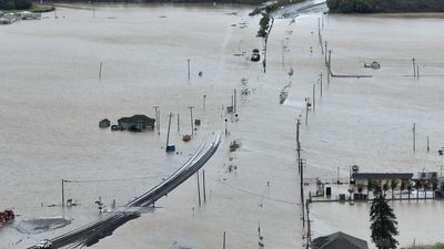 "Potent" atmospheric river hits California with heavy rain and flooding as thousands evacuate