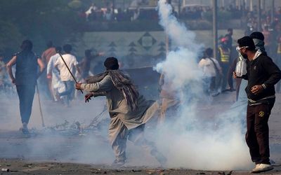 More clashes as Pakistan police try to arrest Imran Khan