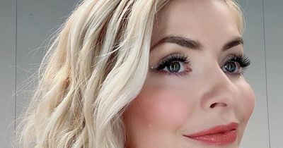 Holly Willoughby's makeup artist uses £5 blush to achieve her 'youthful glow'