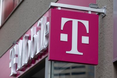 T-Mobile buying Mint as part of deal worth up to $1.35B