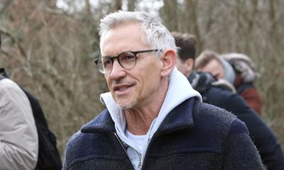 Gary Lineker thought BBC had agreed he could tweet about refugees, says agent