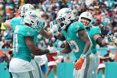 Raheem Mostert celebrates return to Dolphins with Jeff Wilson