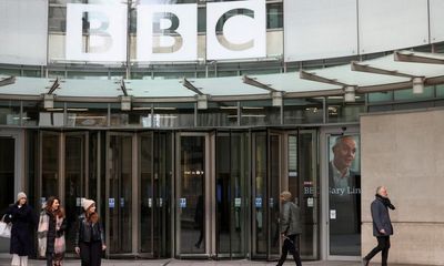 ‘Troubling’ messages showing No 10 pressure on BBC need investigating, say former staff