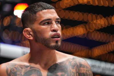 Former UFC champ Anthony Pettis reveals bulking was minimal after agreeing to fight Roy Jones Jr. at 200 pounds