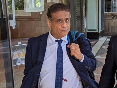 Dentist says scratching his itch was not sexual act