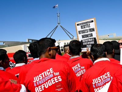 Federal politicians form group to support refugees