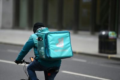 Deliveroo reduces losses on cost-cutting