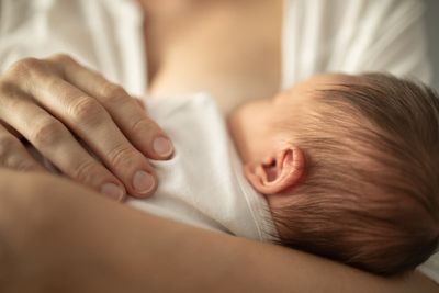 Opioid painkillers used by breastfeeding mothers ‘safe’ for babies, study shows