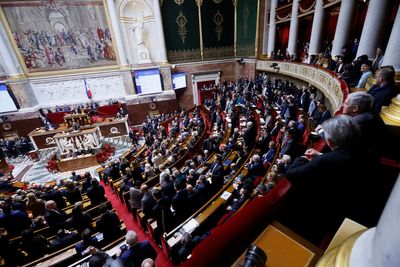 How French government's special power to impose a bill works