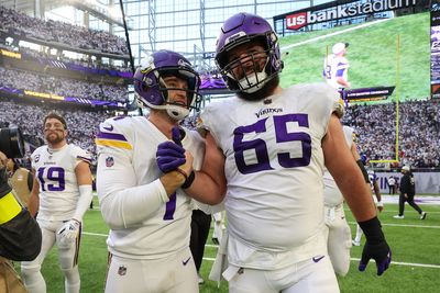 Report: Vikings have re-signed C Austin Schlottmann