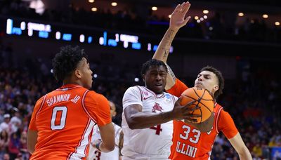 Illinois — its flaws on full display — bounced quickly from NCAAs by Arkansas 73-63