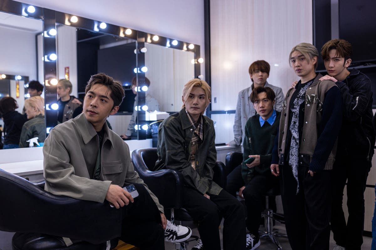 Hong Kong's Mirror launches English song, revives…