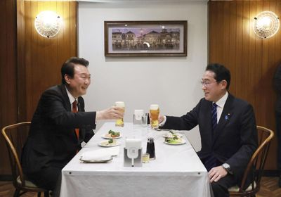 Japan, South Korea move to mend ties at landmark summit