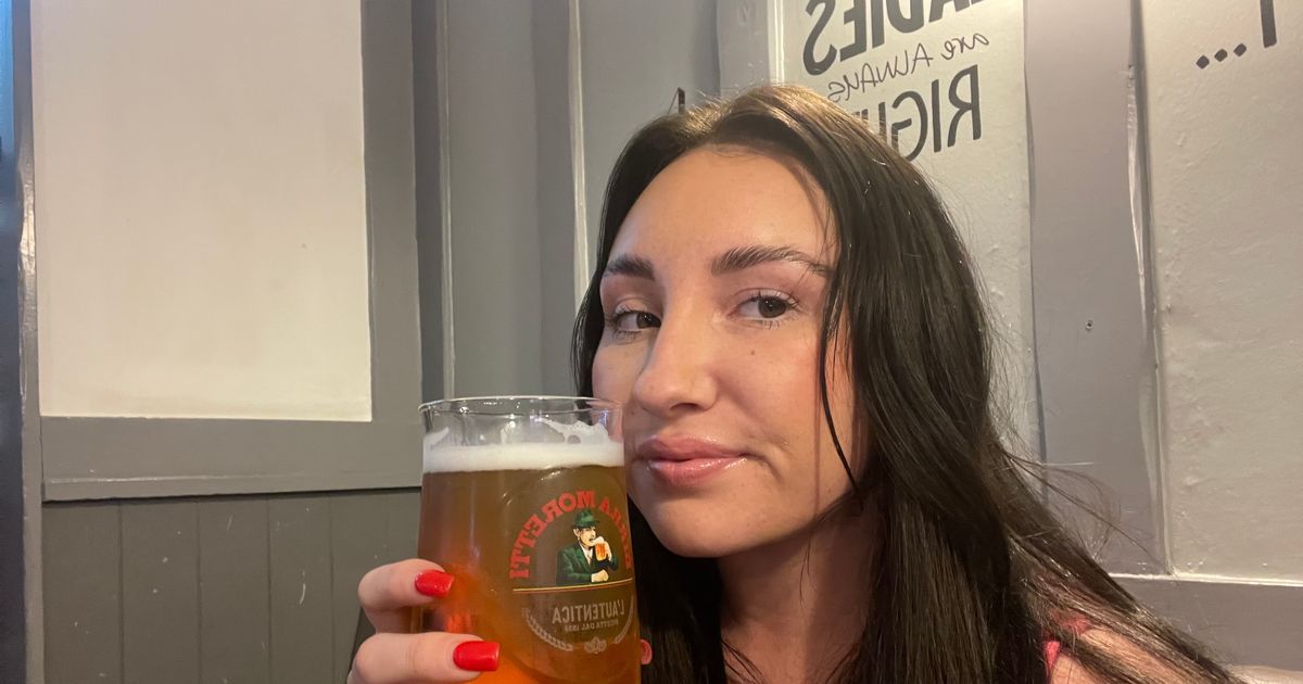 I m A 24 Year Old Woman But I Love Drinking Pints In i-m-a-24-year-old-woman-but-i-love-drinking-pints-in