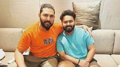 This champion is going to rise again: Yuvraj Singh after meeting Rishabh Pant