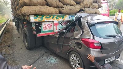 Maharashtra: 3 killed as their car crashes into stationary truck on Mumbai-Pune Expressway