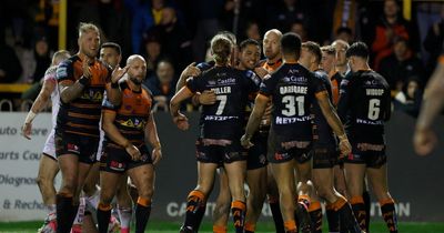 Castleford Tigers end losing run on bad night for Leeds Rhinos as Leeming heads for exit