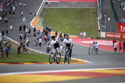 F1 drivers subject to track walk 'bike ban'