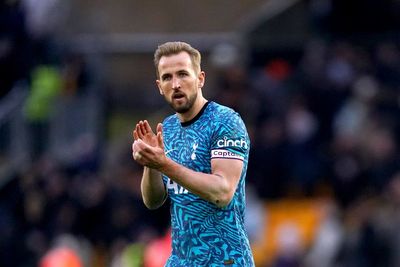 Harry Kane backed to shut out transfer talk and keep Tottenham on track