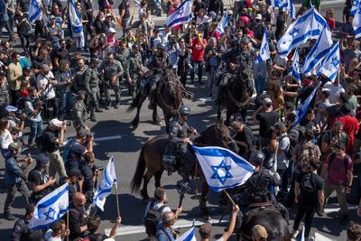 Elite officers in Israel's military plan Sunday walkout