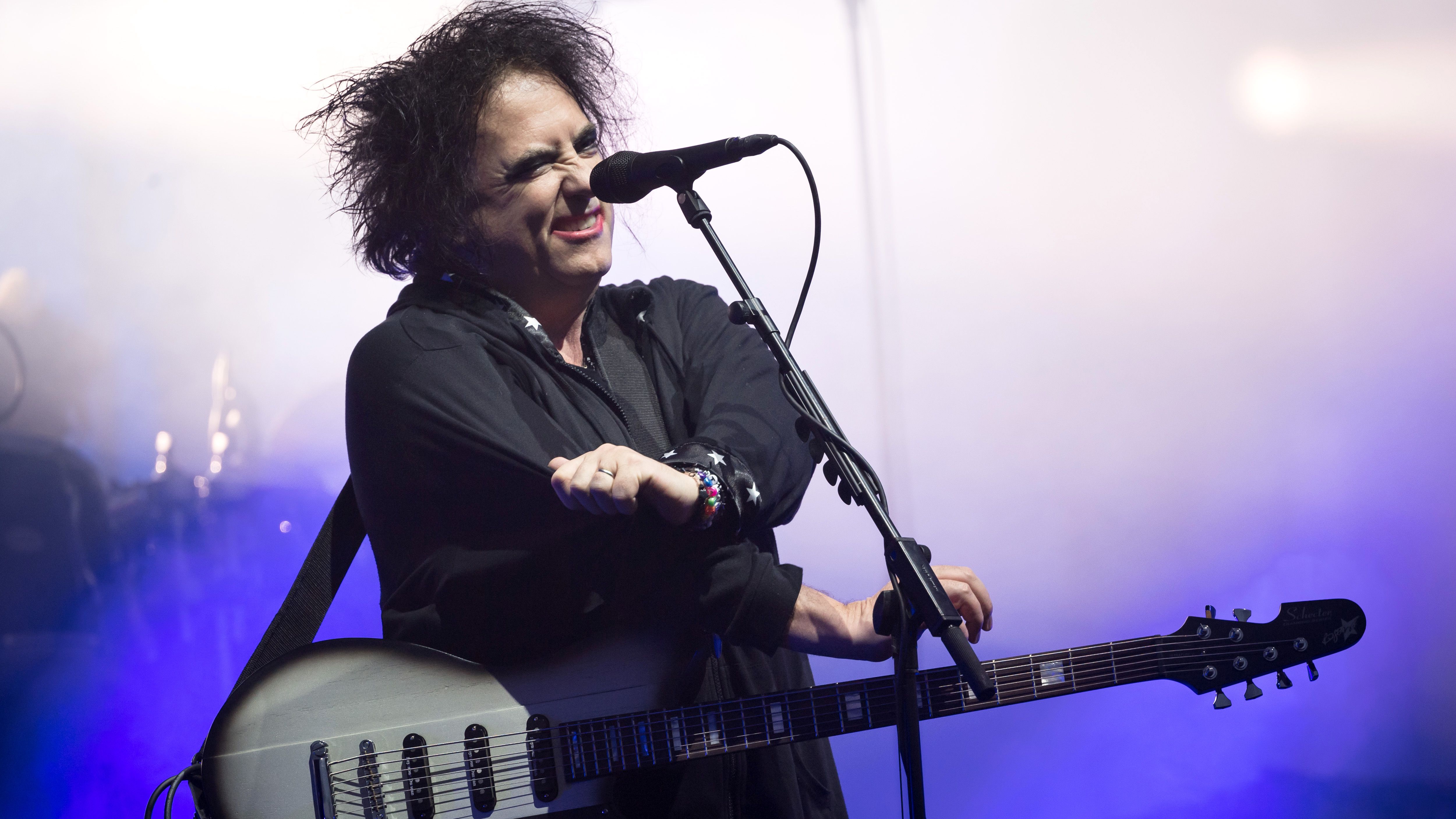 Robert Smith of The Cure convinces Ticketmaster to…