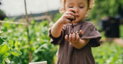 Mum fumes as neighbour threatens to report her for letting daughter play in the garden