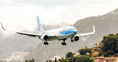 Tui offers counselling as passengers 'scream' during horror flight