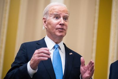 Biden seeks FDIC authority to claw back bankers' compensation - Roll Call