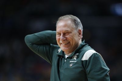 WATCH: Tom Izzo destroys whiteboard during Michigan State basketball vs. USC NCAA Tournament game