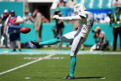 Former Dolphins punter Thomas Morstead signs with Jets