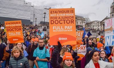 Junior doctors in England agree to pay talks after three-day strike