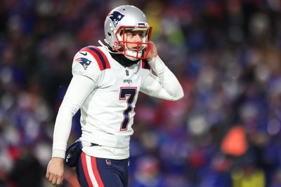 Punter that filed grievance against Patriots signs with division rival