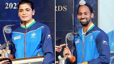 Hardik, Savita bag top honours; lifetime award for Gurbux Singh