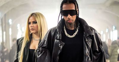 Avril Lavigne gets $80,000 diamond chain from new boyfriend Tyga as romance gets serious