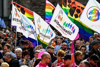 Protests as Italy limits rights of same-sex parents